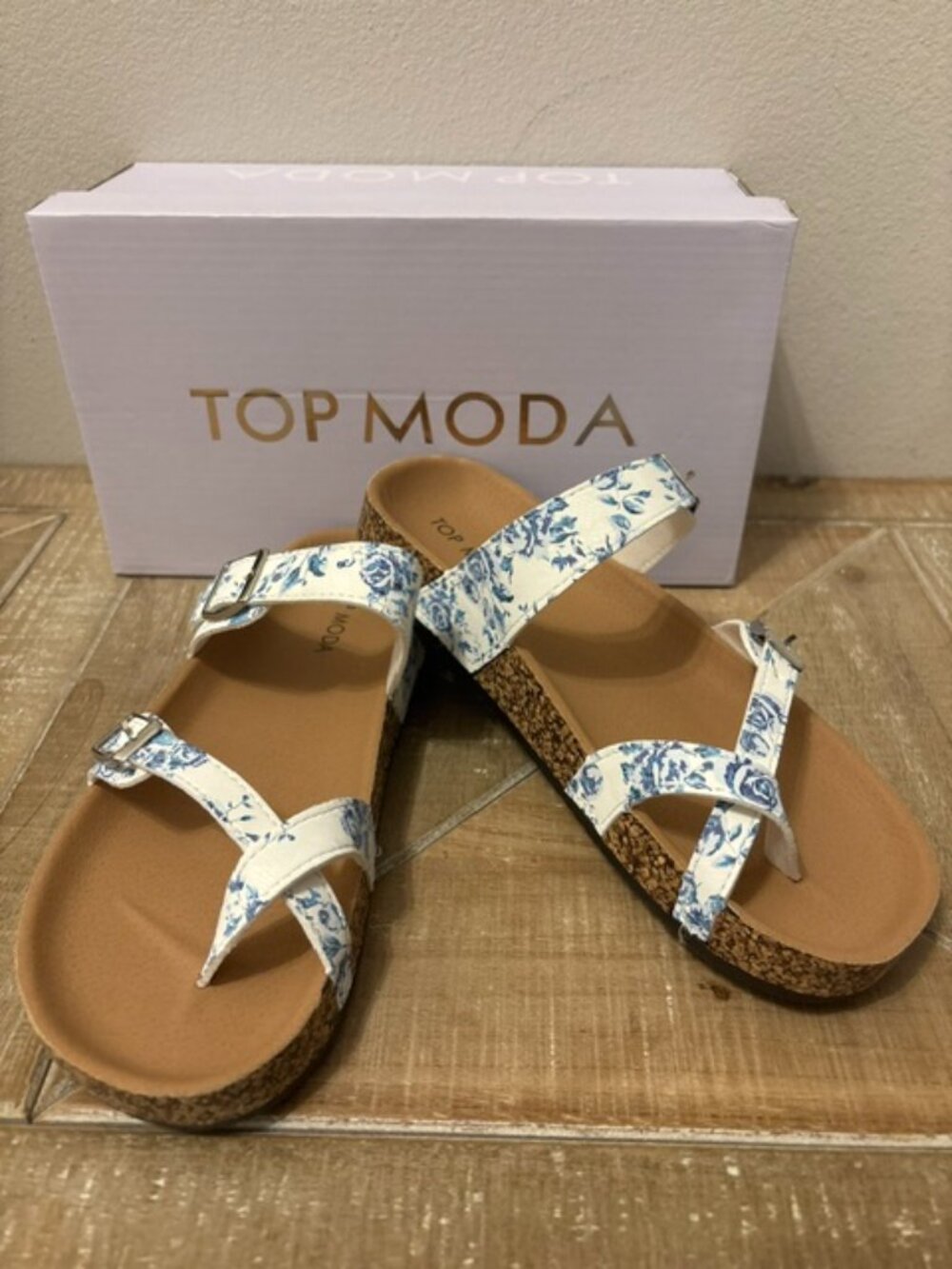 NEW Top Moda Amara Toe Loop Sandals White PU Women Sizes 7, 7.5, 8, 9